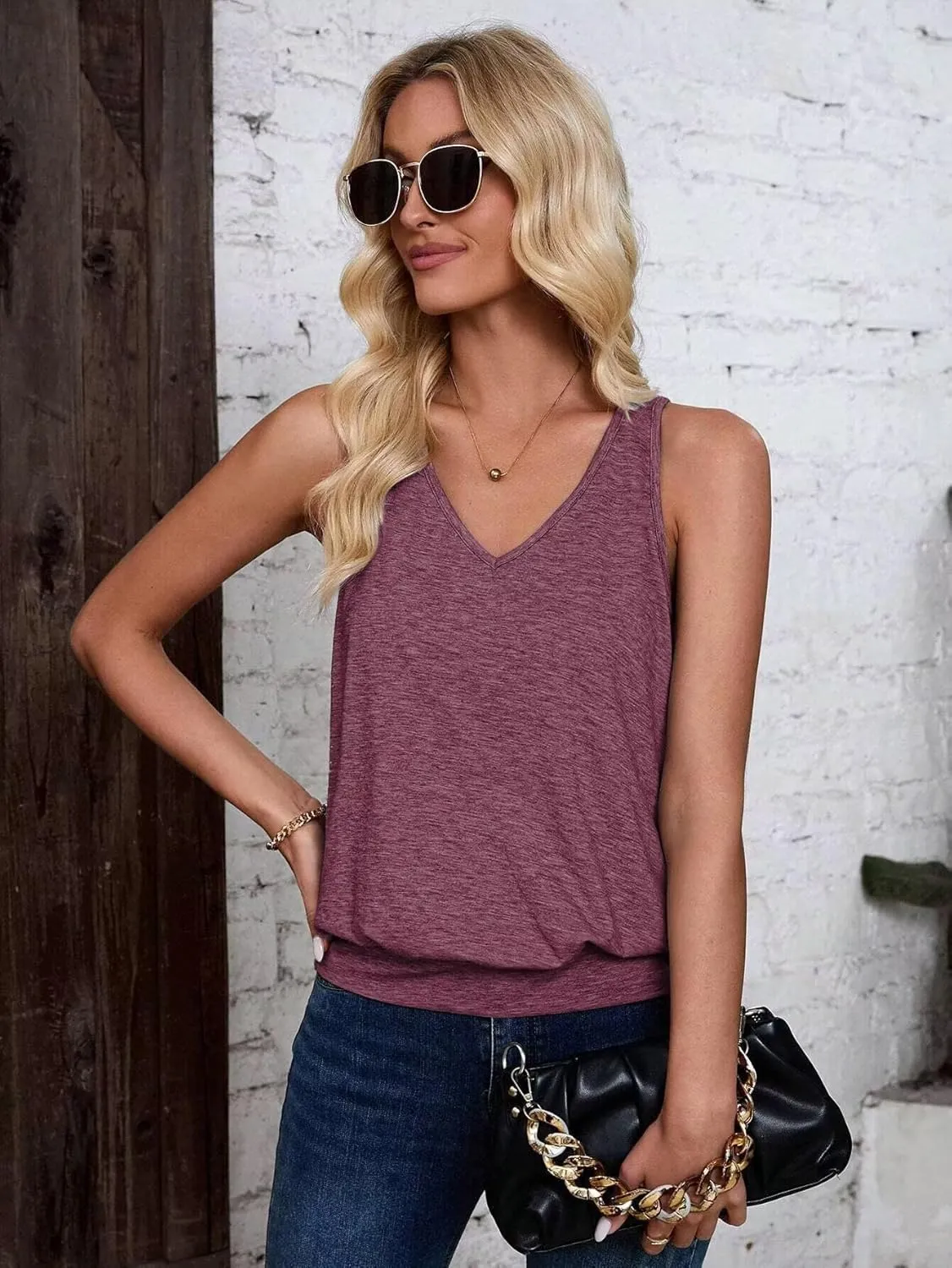 Womens Tank Tops Casual V Neck Sleeveless Summer Spring Clothes Loose Fit Cute Outfit Basic Cami 2025 Fashion Shirts