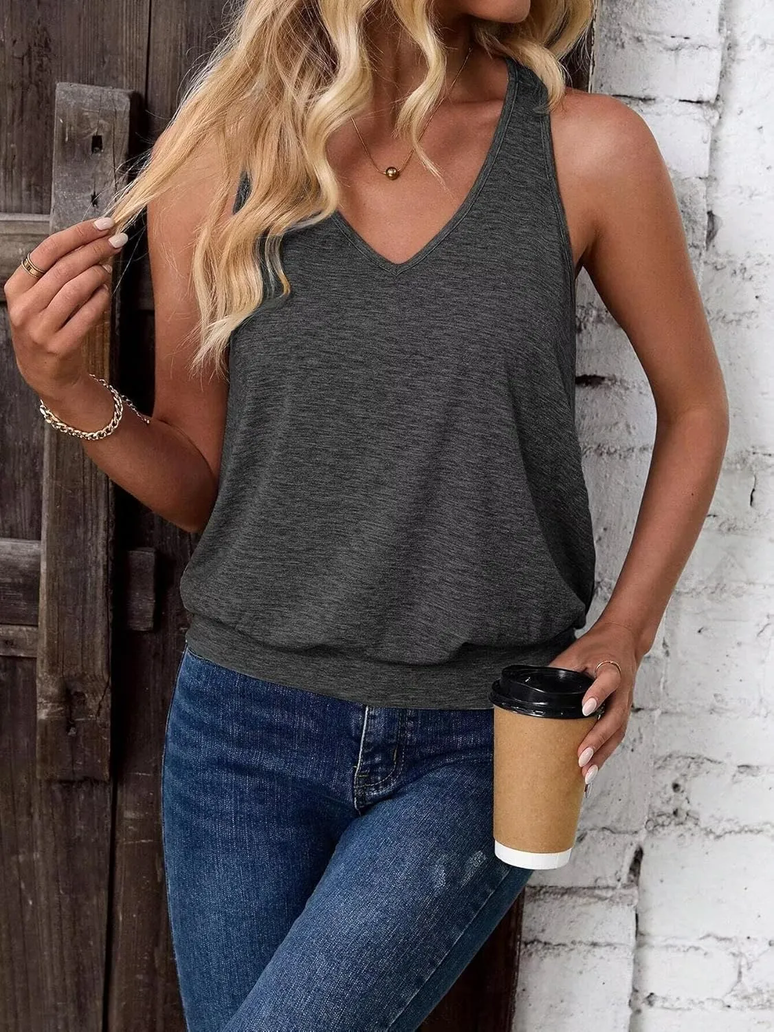 Womens Tank Tops Casual V Neck Sleeveless Summer Spring Clothes Loose Fit Cute Outfit Basic Cami 2025 Fashion Shirts